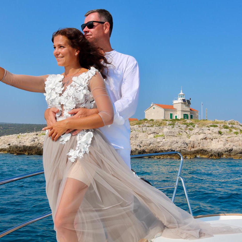 intimate wedding motor boat1